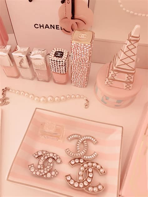 pink chanel wallpaper